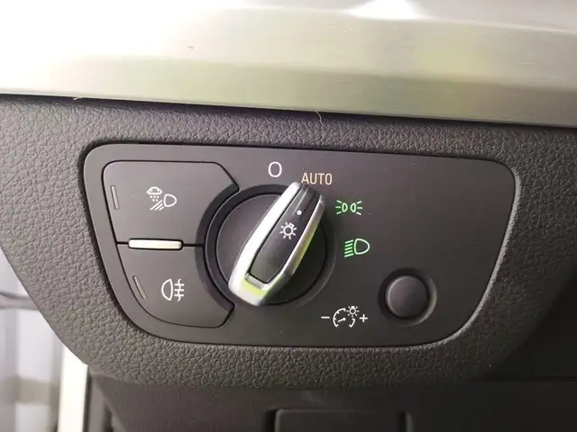 Audi Q5 view 12