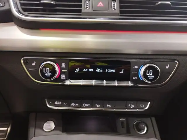 Audi Q5 view 15