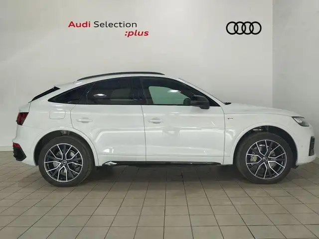 Audi Q5 view 3