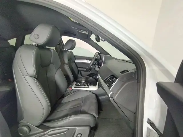 Audi Q5 view 8