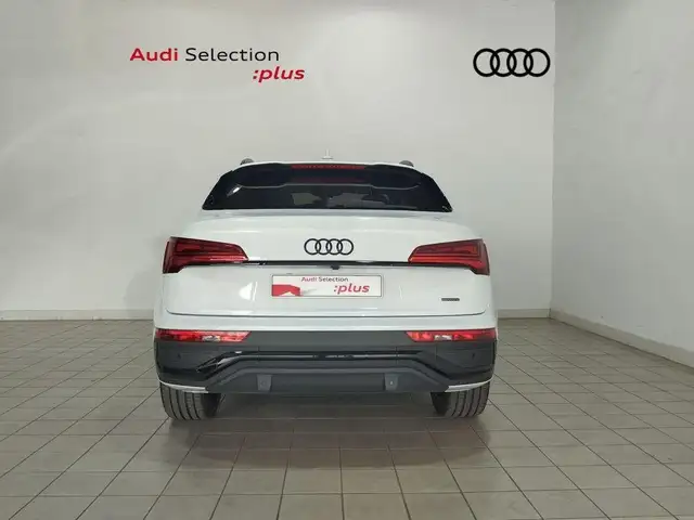 Audi Q5 view 5