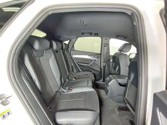 Audi Q5 view 7