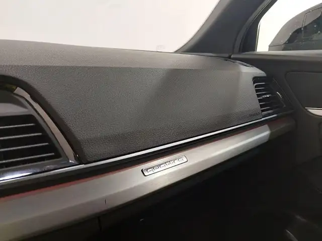 Audi Q5 view 14