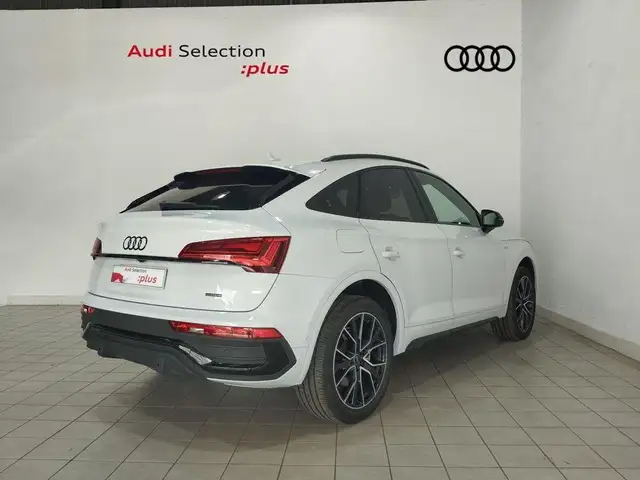 Audi Q5 view 4