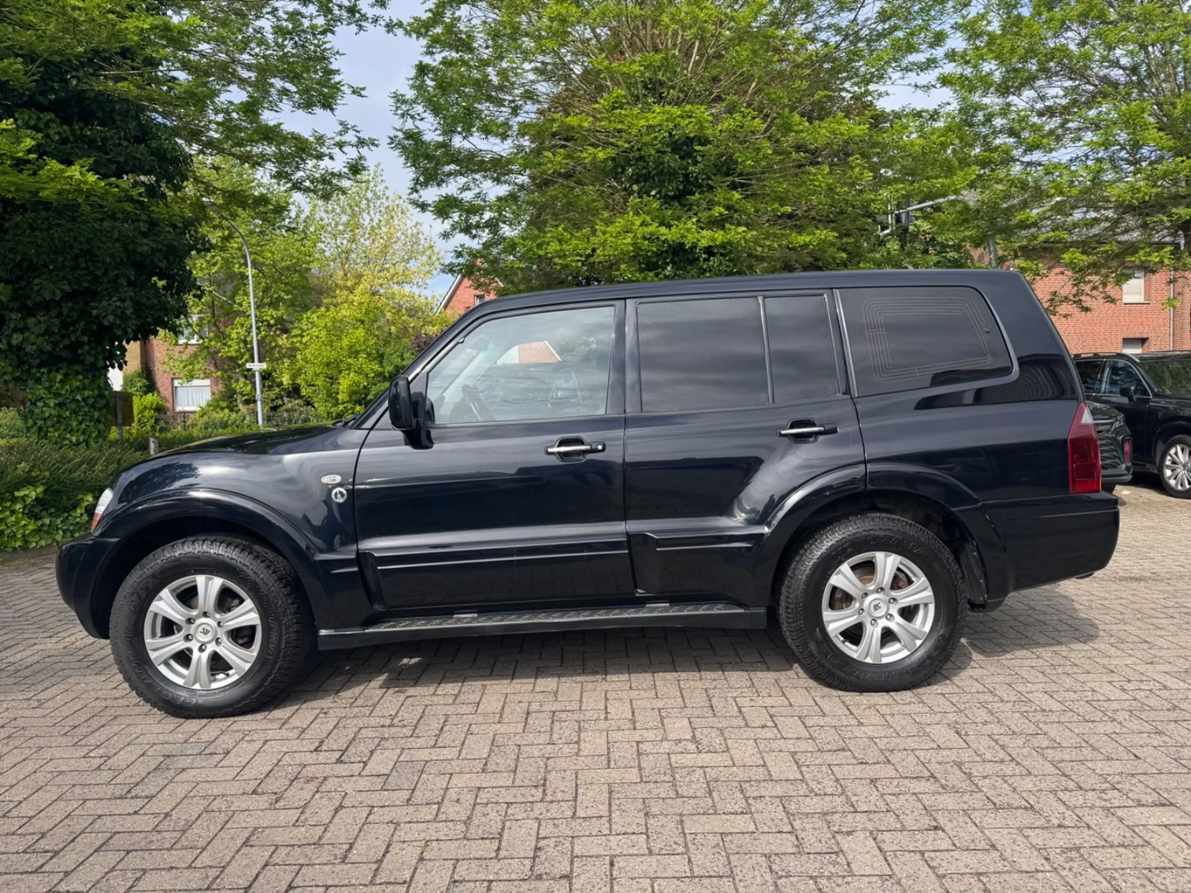 Mitsubishi Pajero 3.2 DI-D Liberty*AHK*7-SITZER* — photo 11