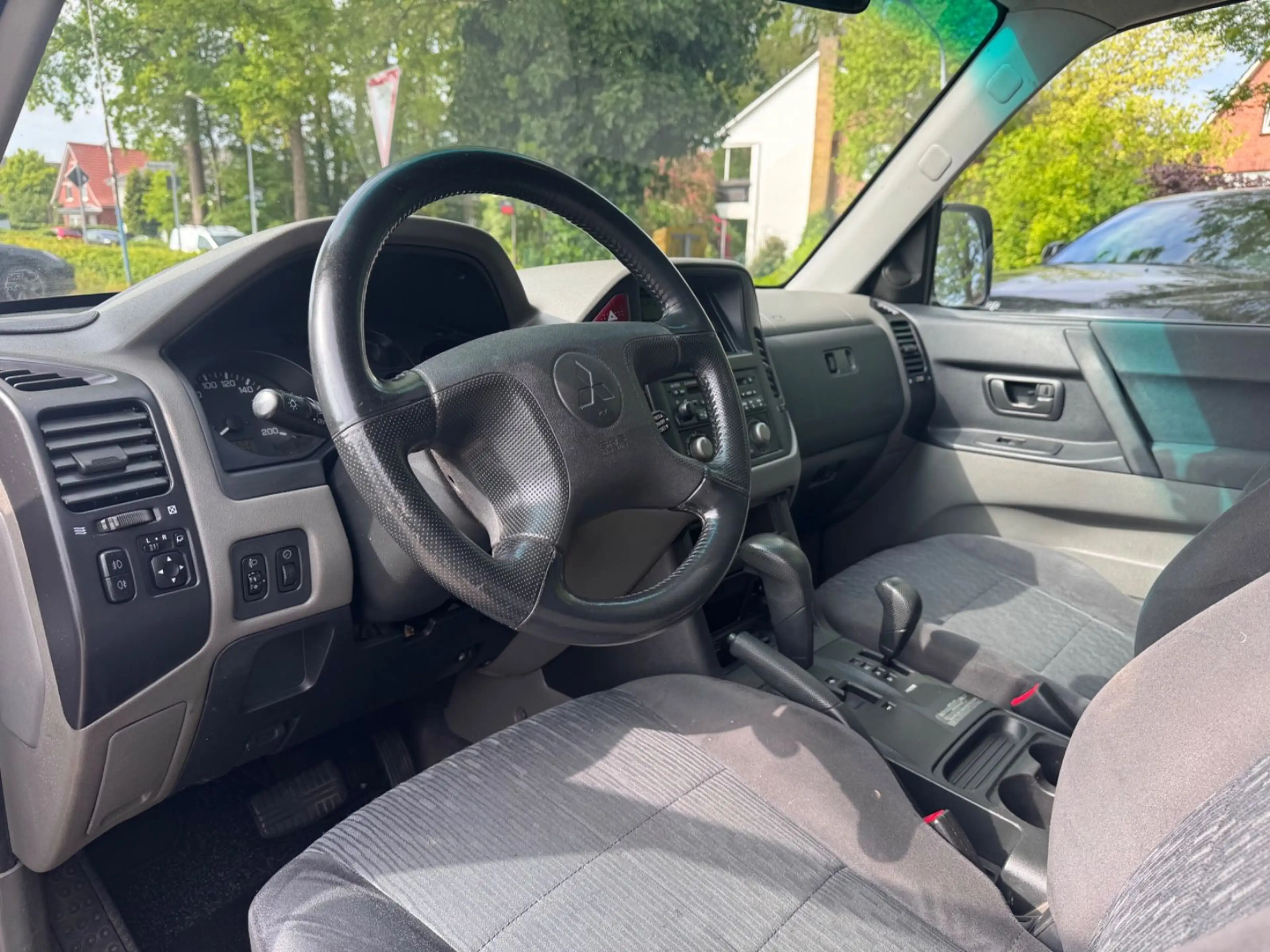 Mitsubishi Pajero 3.2 DI-D Liberty*AHK*7-SITZER* — photo 12