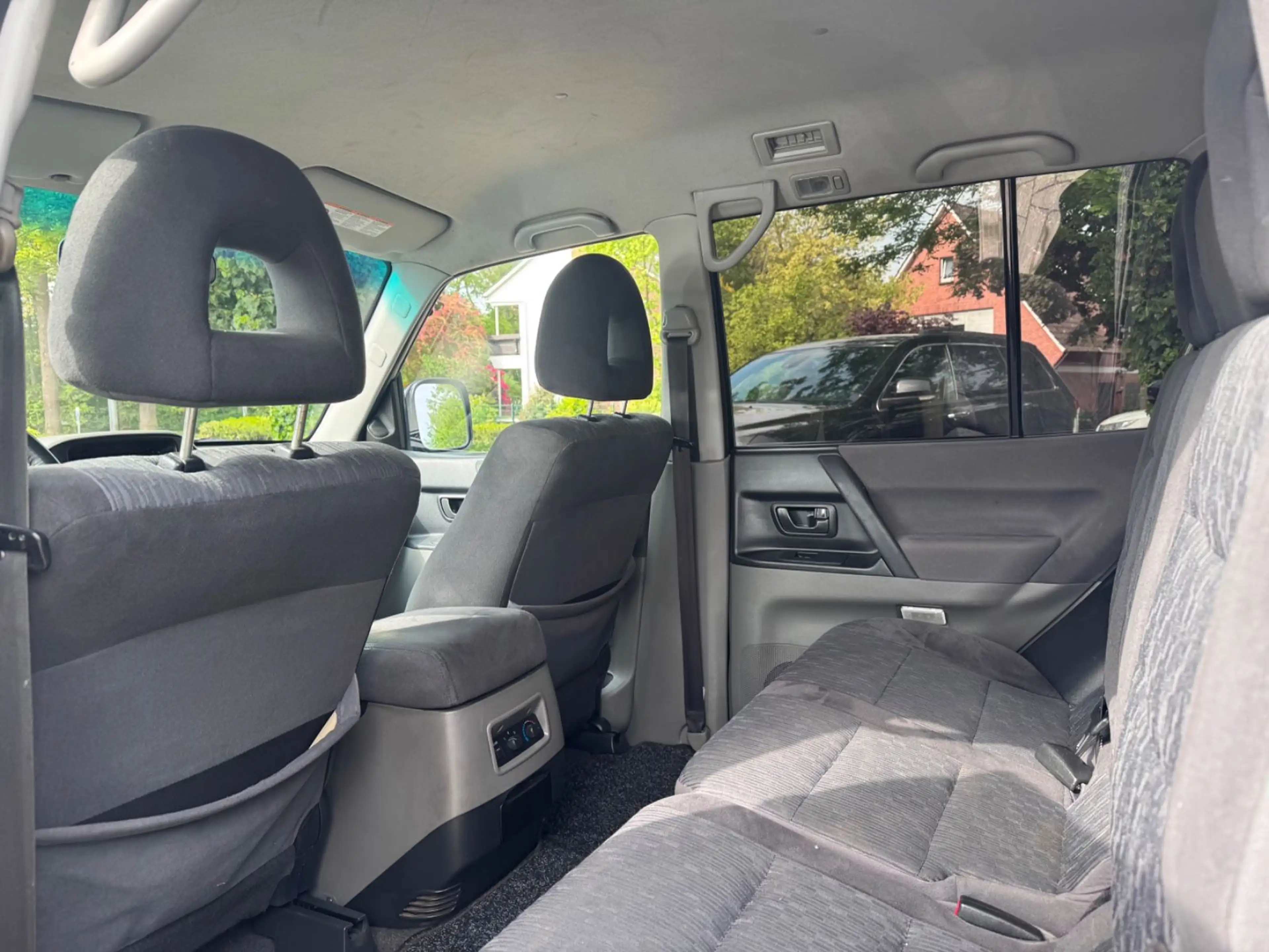 Mitsubishi Pajero 3.2 DI-D Liberty*AHK*7-SITZER* — photo 15