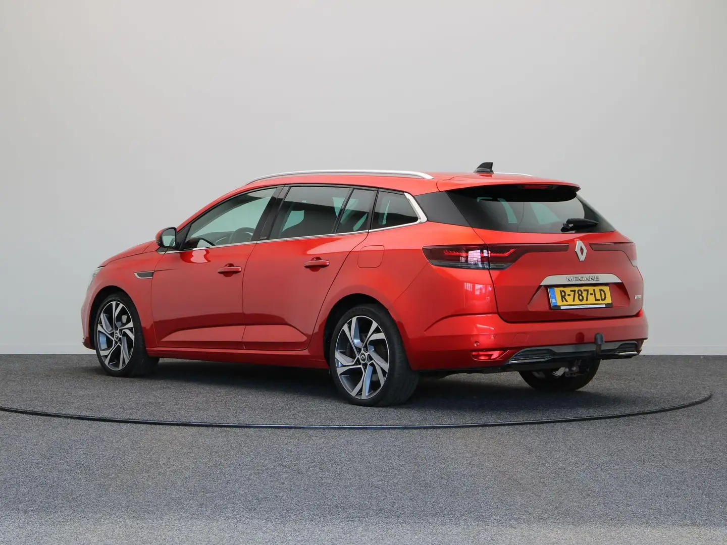 Renault Megane E-Tech Estate 1.6 Plug-In Hybrid 160 R.S. Line | Accu 97% Красный - 2