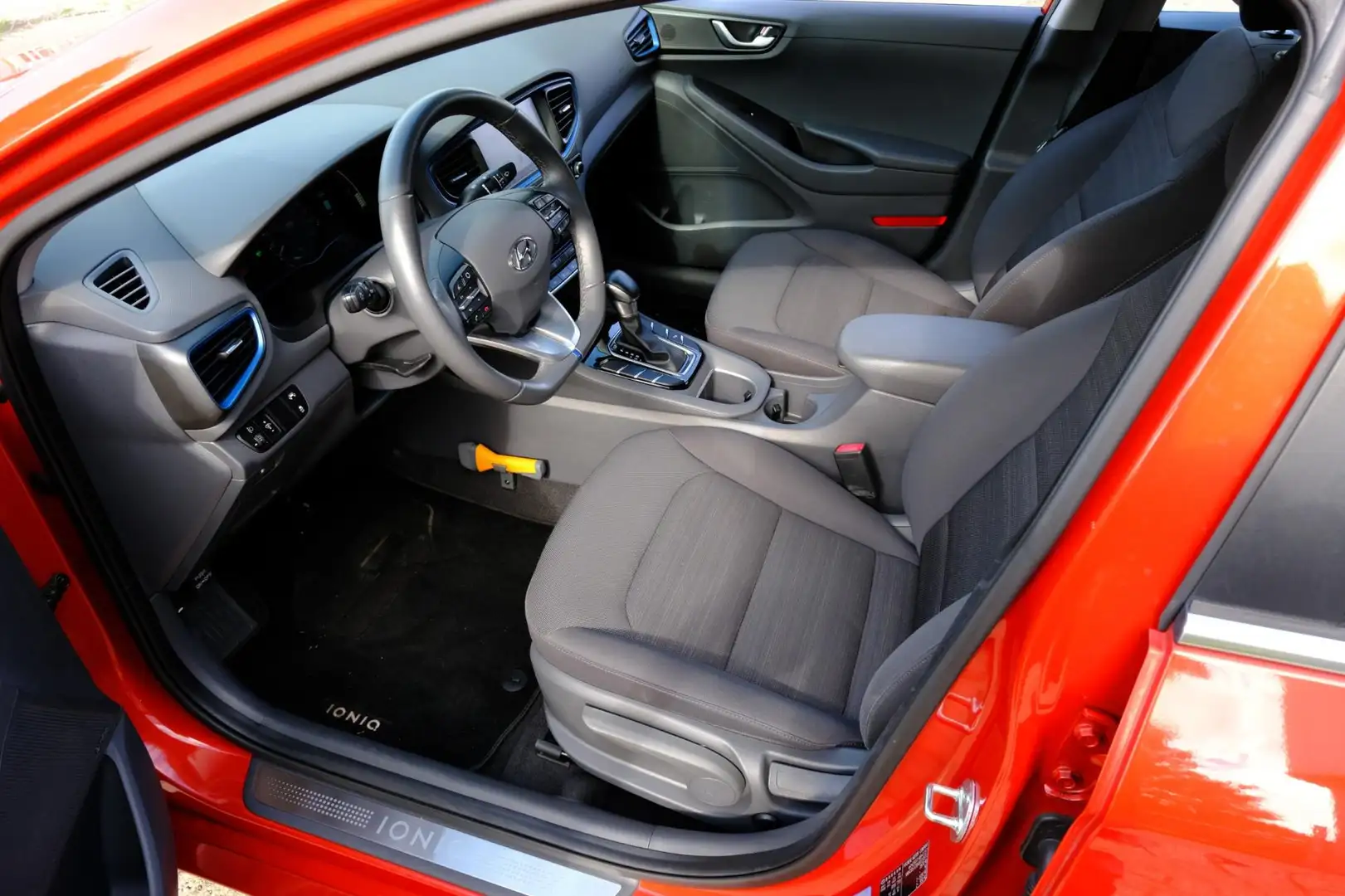 Hyundai IONIQ 1.6 GDi Comfort Aut. Navi|Clima|Apple CarPlay|LMV| Oranje - 2