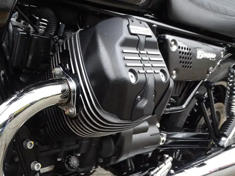 Moto Guzzi V 9 - foto 8