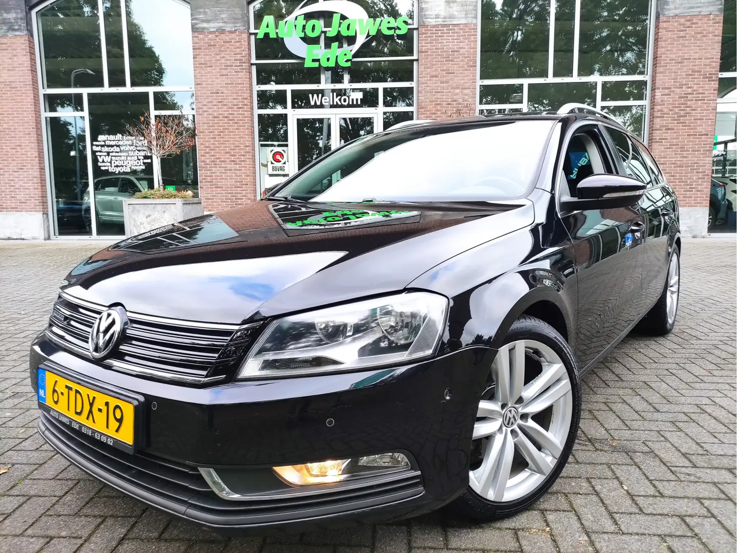 Volkswagen Passat Variant 1.6 TDI BlueMotion Executive Edition Trekhaak - St Zwart - 1