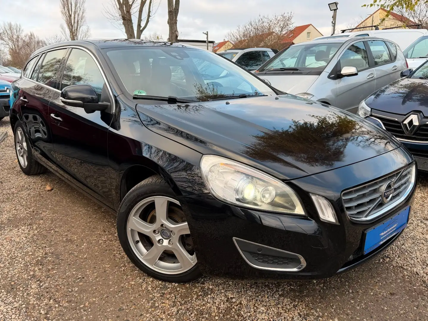 Volvo V60 Summum*1.HD*Klima*SHZ*SHD*Kamera*TÜV NEU Schwarz - 1