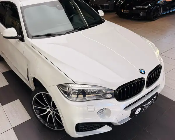BMW X6 view 5