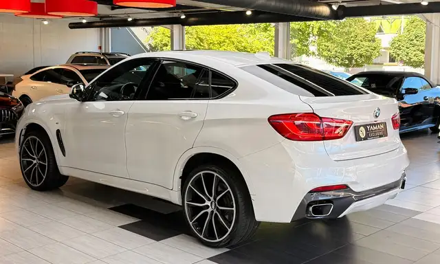 BMW X6 view 9