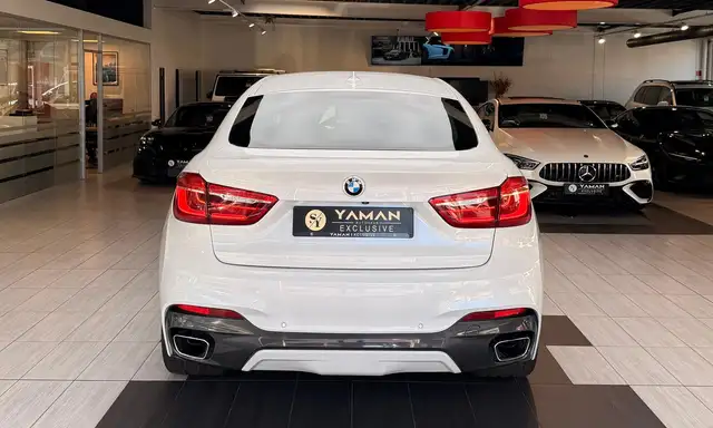 BMW X6 view 8
