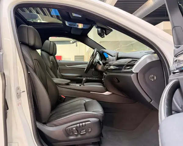 BMW X6 view 24
