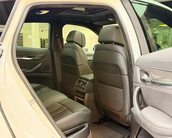BMW X6 view 28