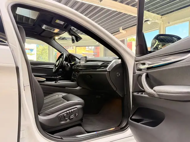BMW X6 view 23