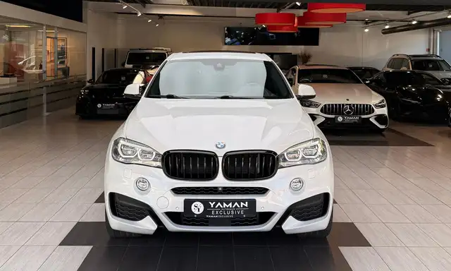 BMW X6 view 3