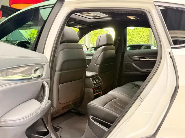 BMW X6 view 26
