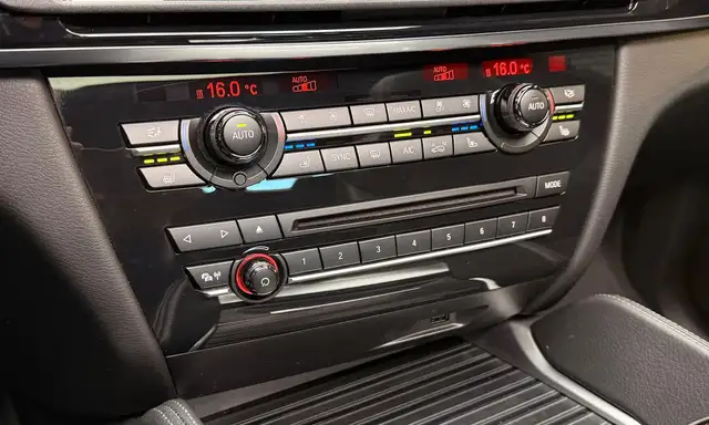 BMW X6 view 21