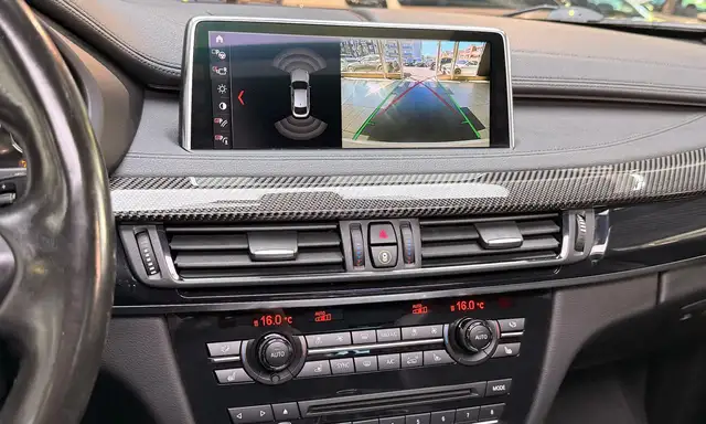 BMW X6 view 18