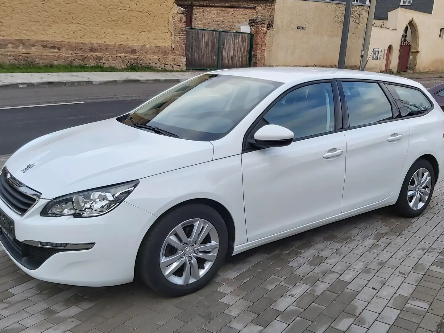 Peugeot 308 Active-Automatik-Start&Stop-LS-SHZ-Tempomat Weiß - 1