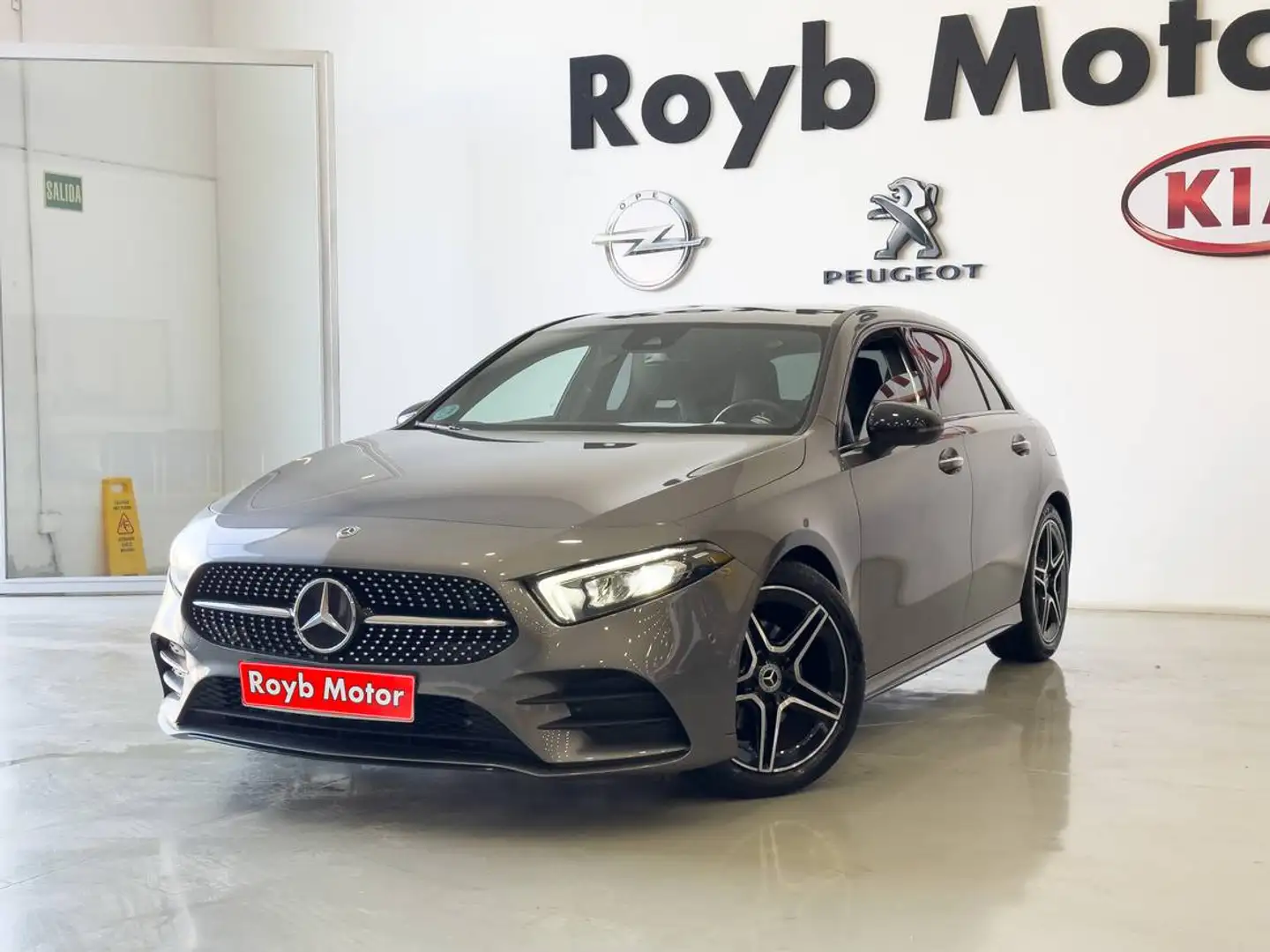 Mercedes-Benz A 180 180d 8G-DCT Gris - 1