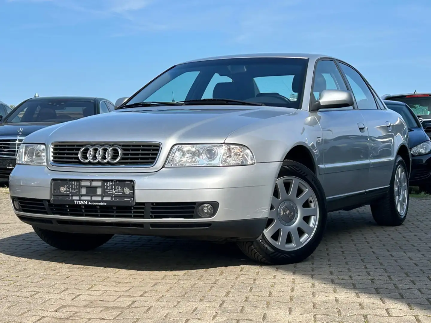 Audi A4 1.6 PDC Klima Zentral Tüv-Neu - 1