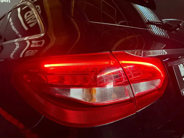 Mercedes-Benz C-Class view 23