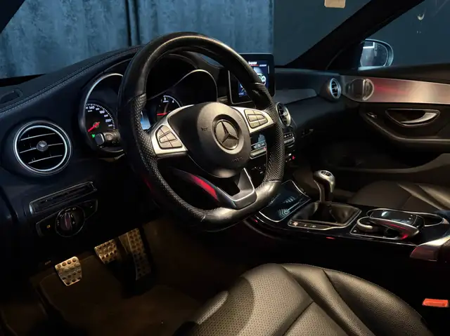 Mercedes-Benz C-Class view 29