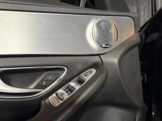 Mercedes-Benz C-Class view 30