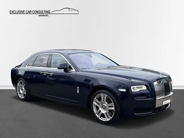 Rolls-Royce Ghost view 3