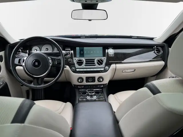 Rolls-Royce Ghost view 9