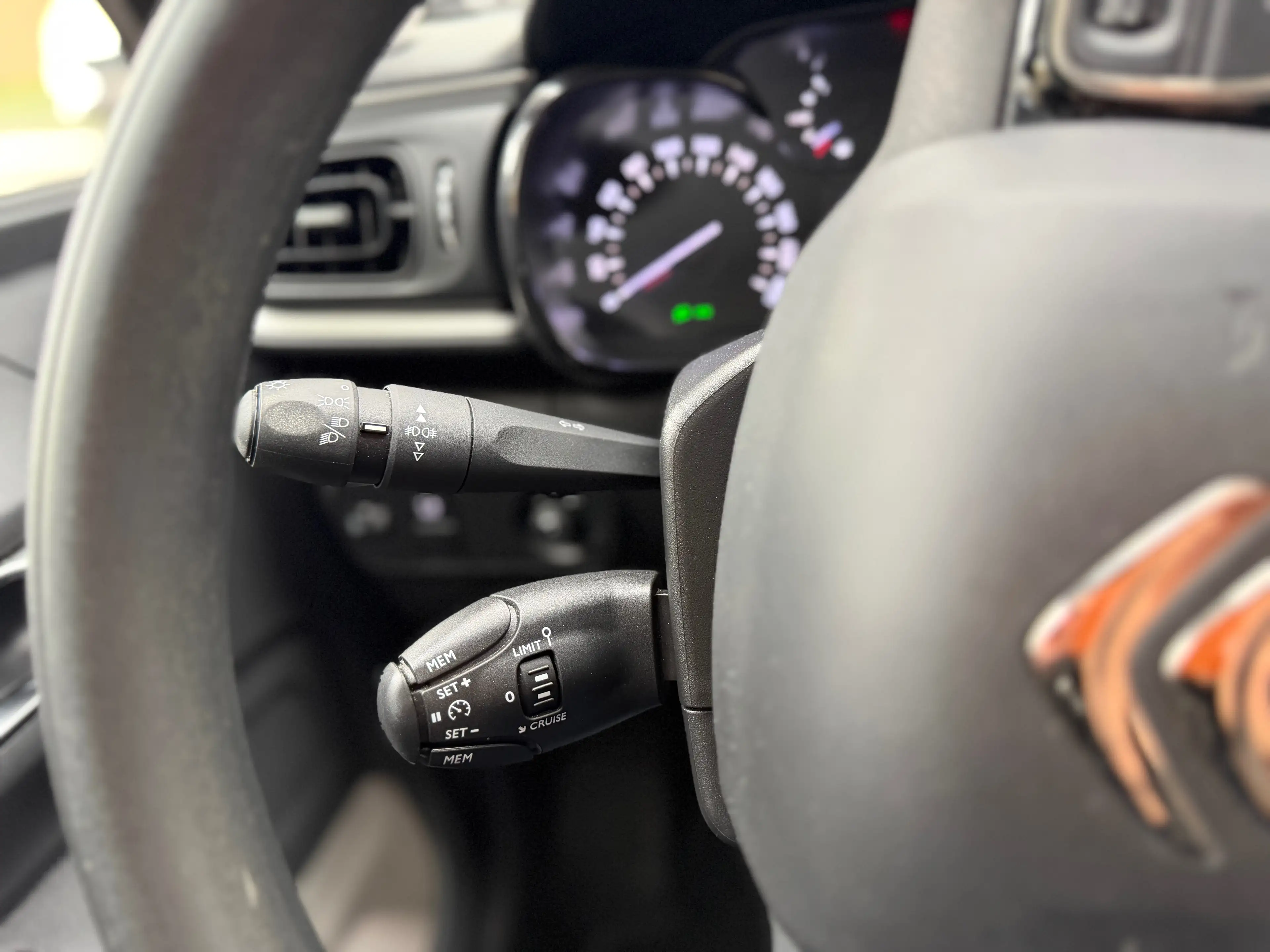 Citroen C3 C3 1.2i PureTech Shine S — photo 11