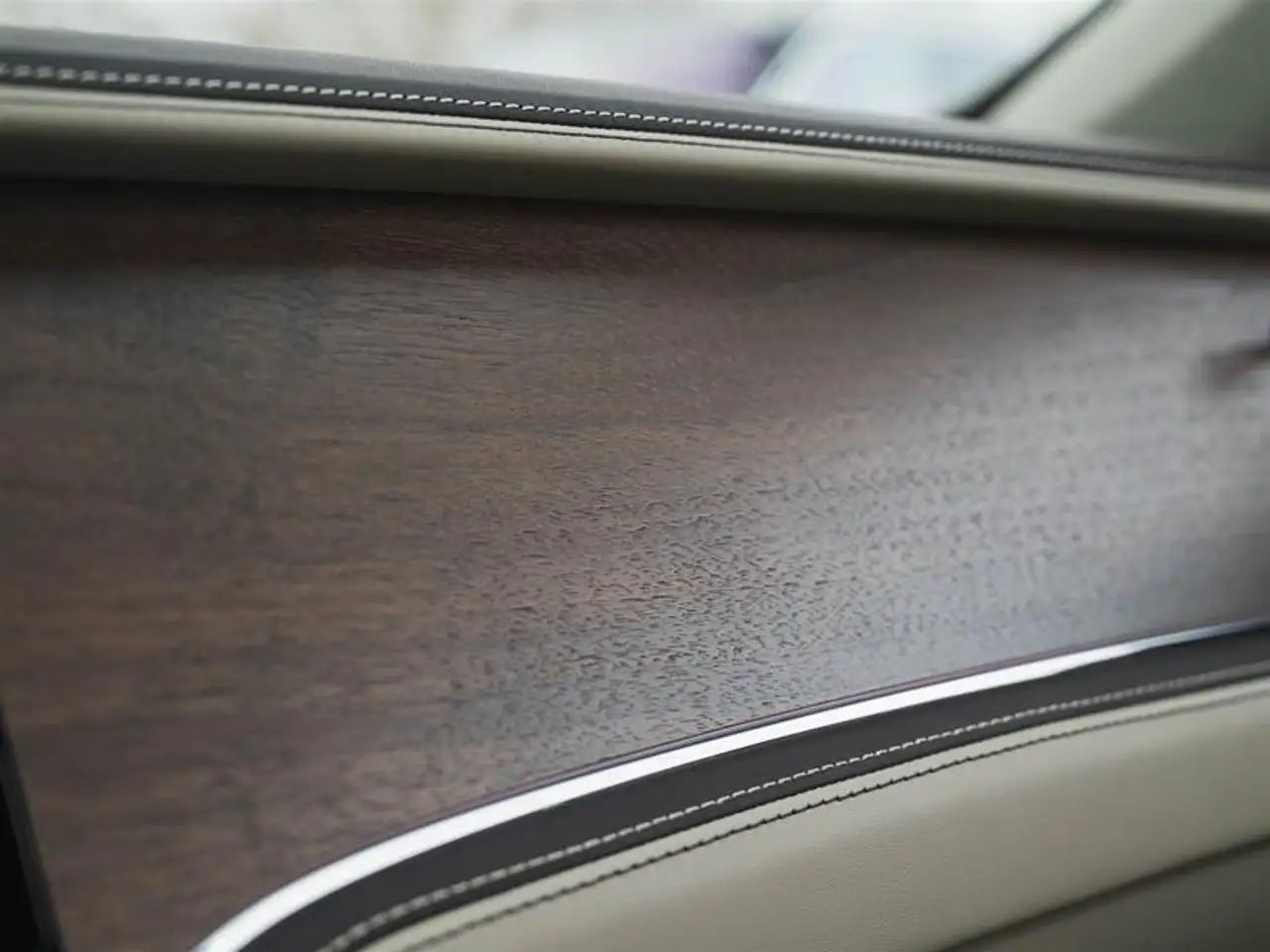 Bentley Flying Spur снимка Bentley Flying Spur