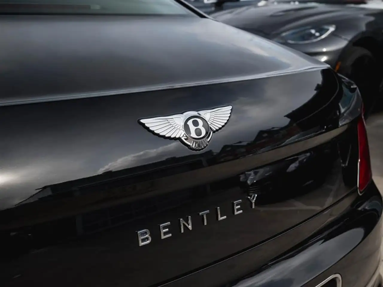 Bentley Flying Spur снимка Bentley Flying Spur