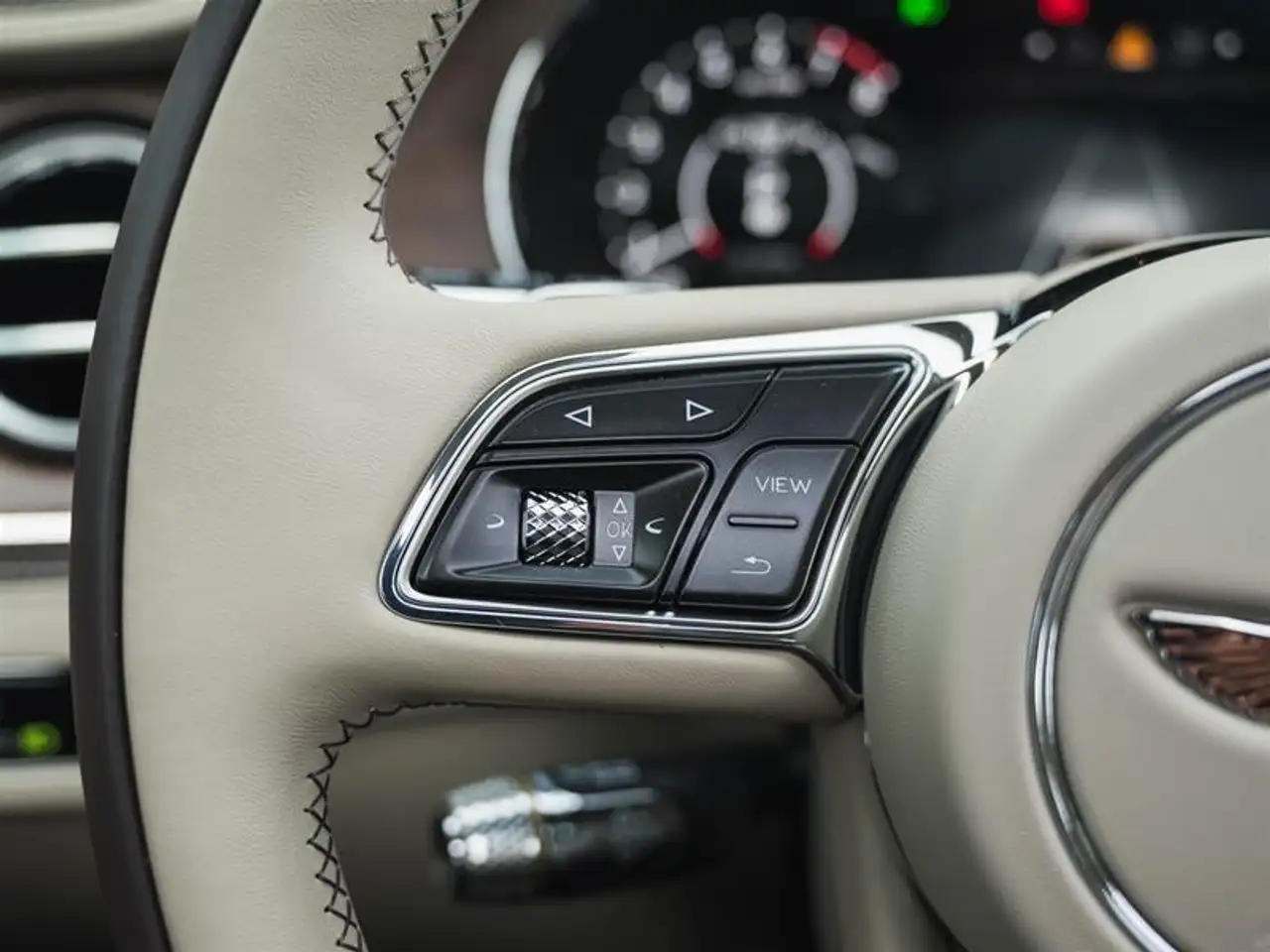 Bentley Flying Spur снимка Bentley Flying Spur