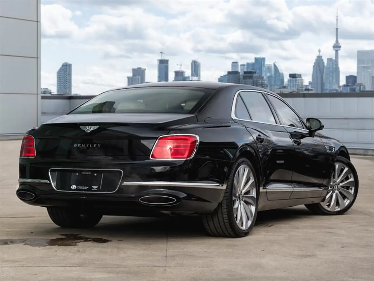 Bentley Flying Spur снимка Bentley Flying Spur