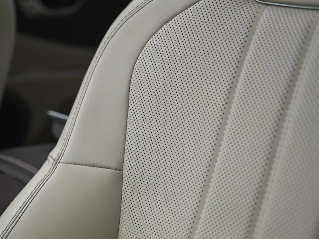 Bentley Flying Spur снимка Bentley Flying Spur