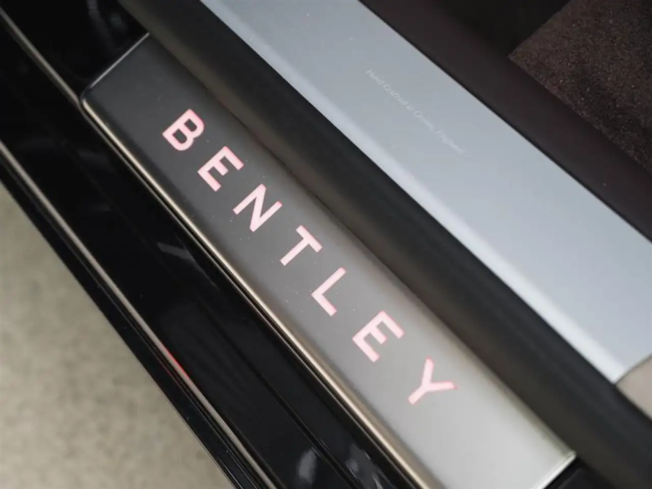 Bentley Flying Spur снимка Bentley Flying Spur