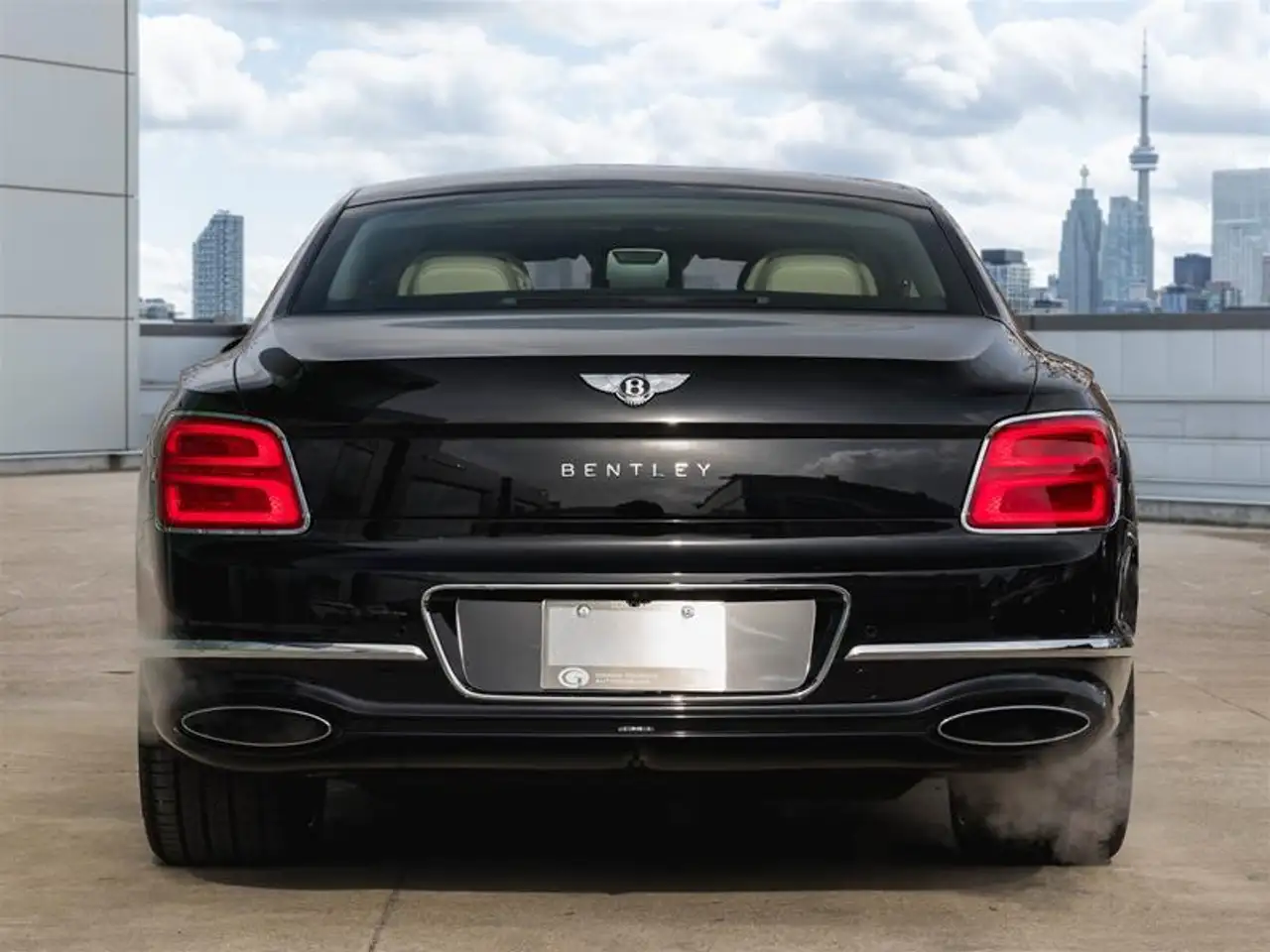 Bentley Flying Spur снимка Bentley Flying Spur