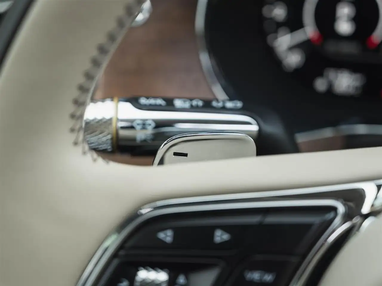 Bentley Flying Spur снимка Bentley Flying Spur
