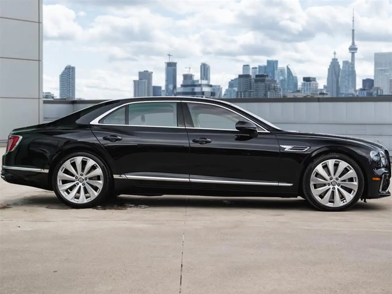 Bentley Flying Spur снимка Bentley Flying Spur
