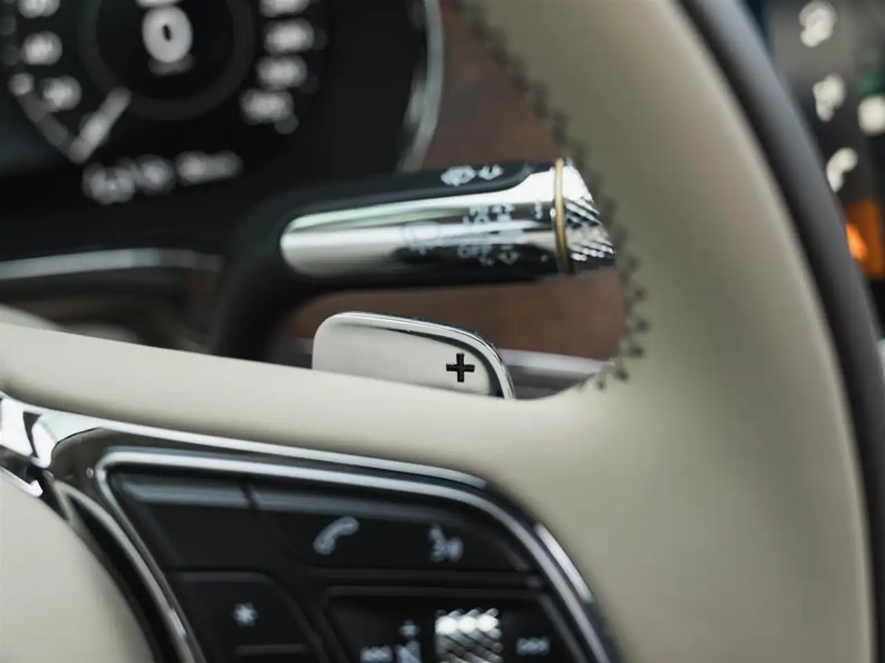 Bentley Flying Spur снимка Bentley Flying Spur