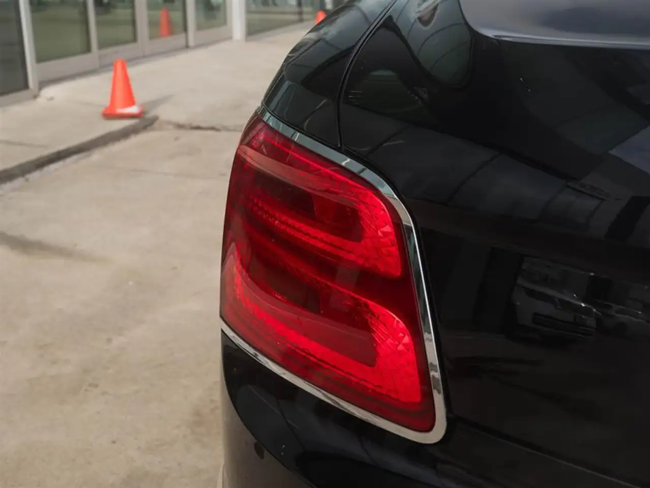 Bentley Flying Spur снимка Bentley Flying Spur