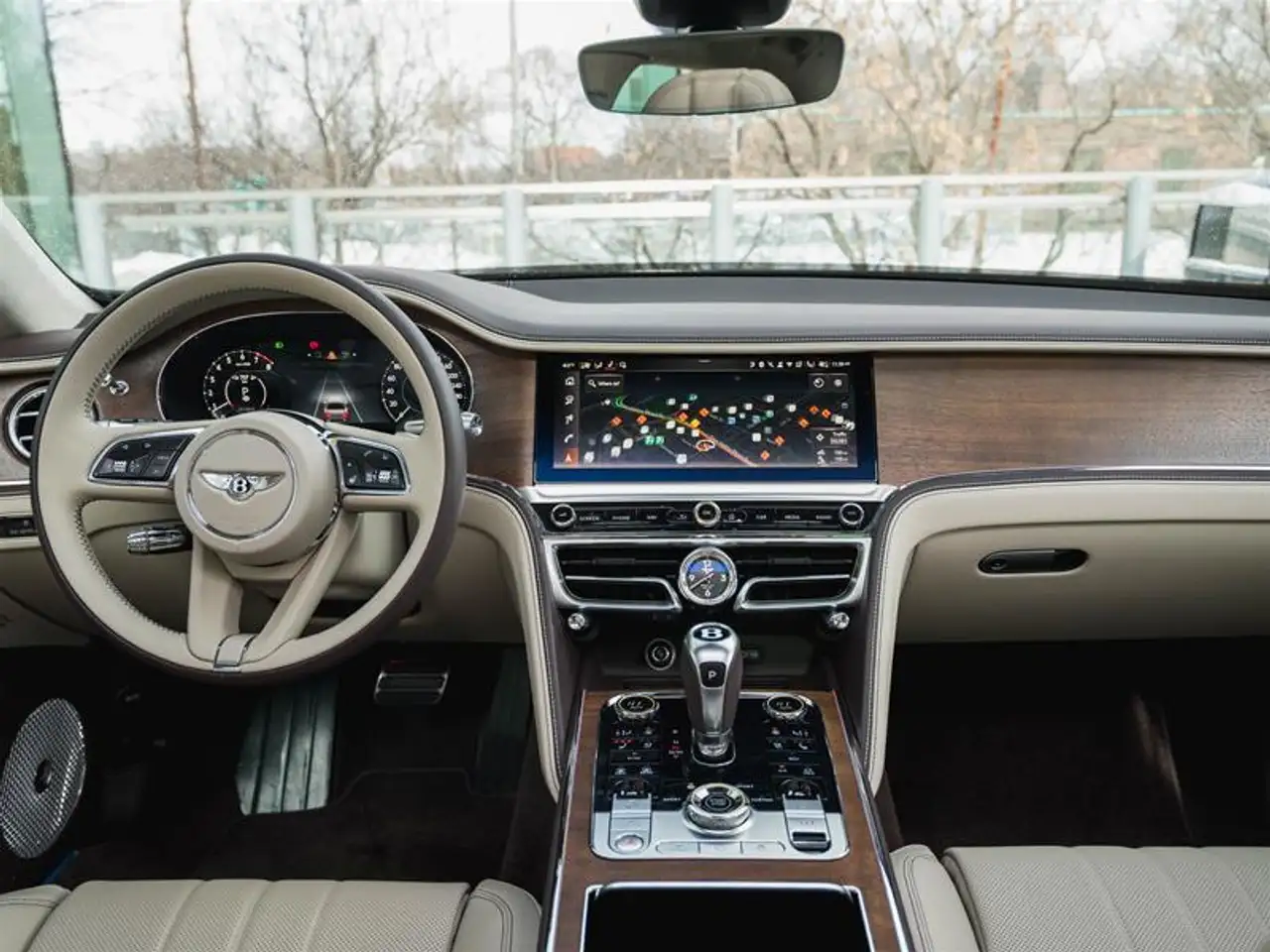 Bentley Flying Spur снимка Bentley Flying Spur