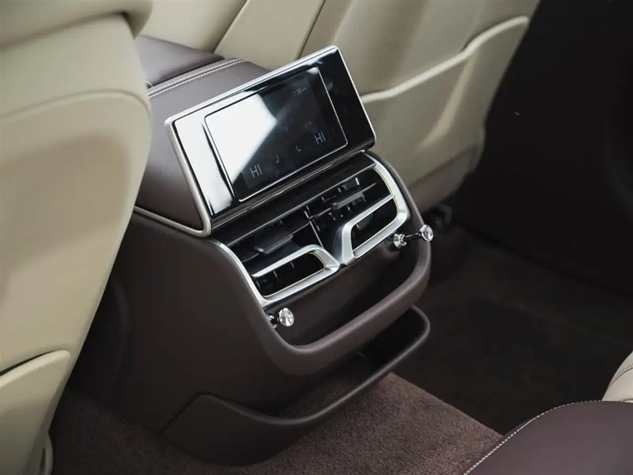 Bentley Flying Spur снимка Bentley Flying Spur
