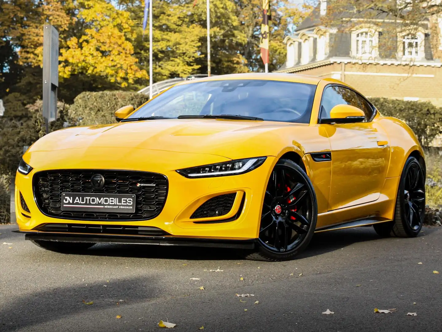 Jaguar F-Type F-Type Coupe 2.0 i4 P300 R-Dynamic Geel - 2