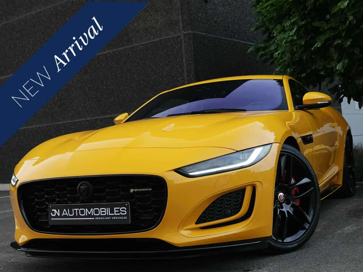Jaguar F-Type F-Type Coupe 2.0 i4 P300 R-Dynamic Jaune - 1